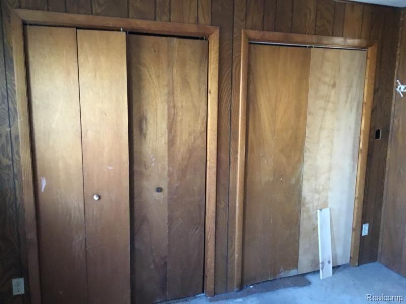 dual closets.jpg