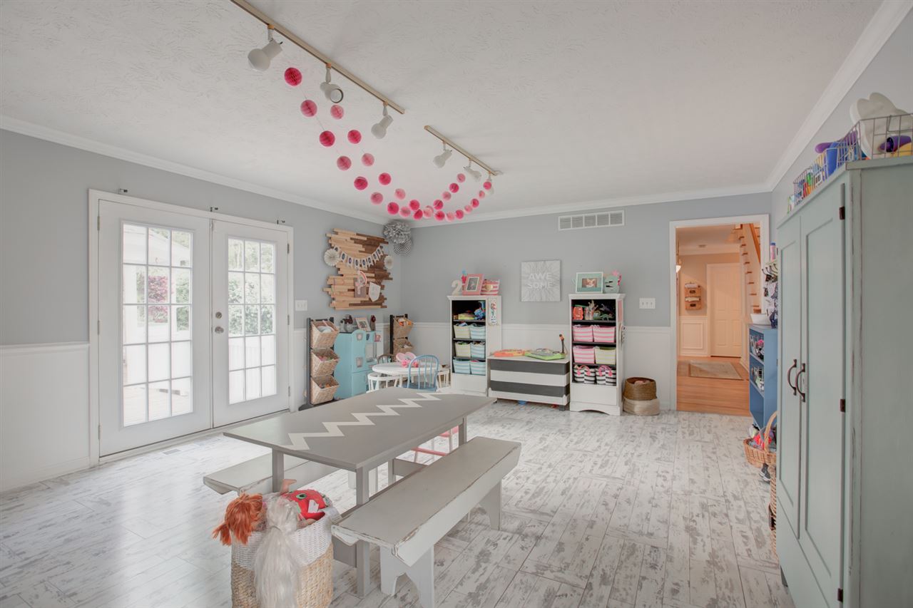 8400 Sharon Road Newburgh, IN 47630 - Photo 10 of 36 Gallery Image 10