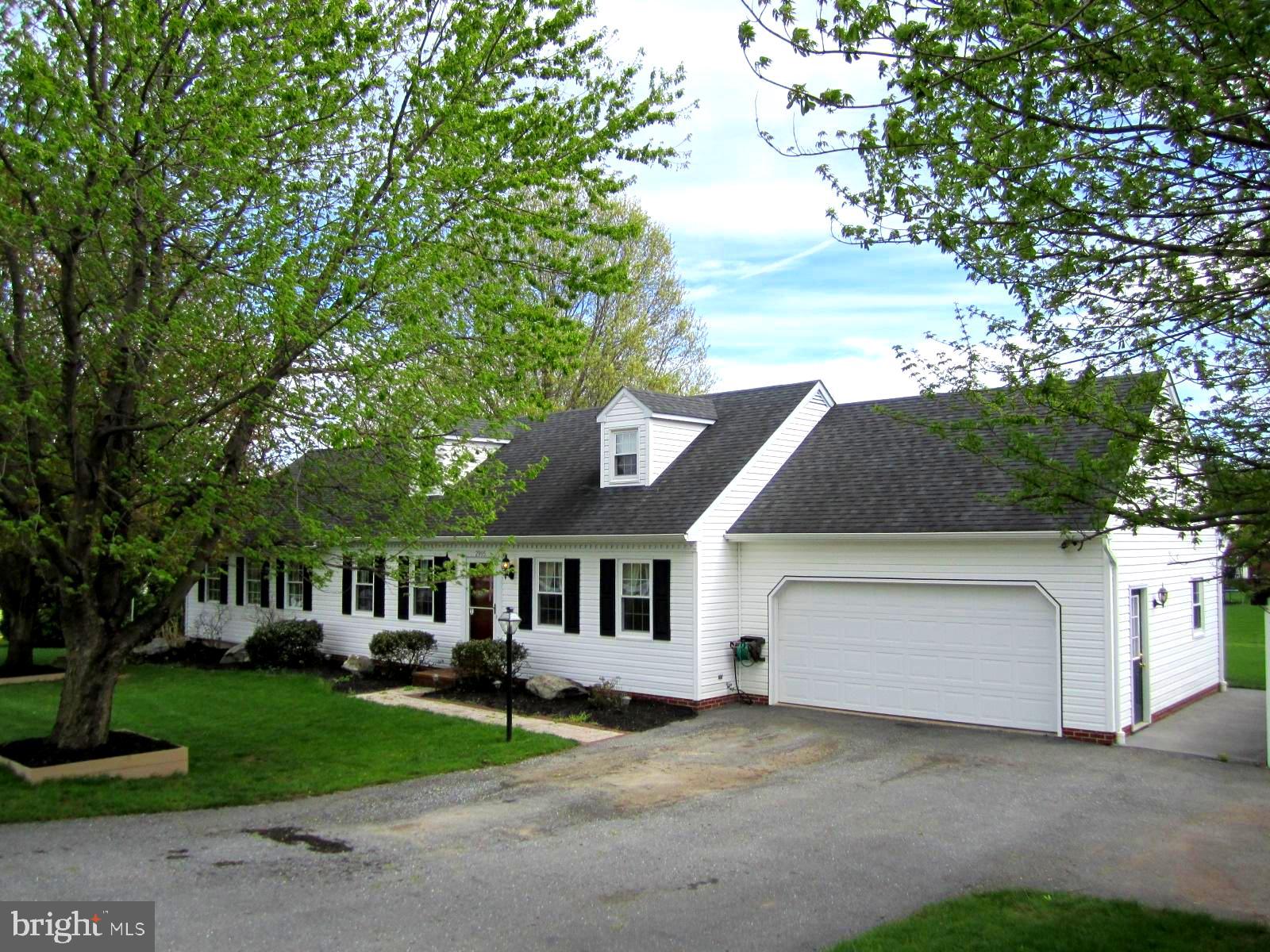 2905 Newport Road Manheim, PA 17545 - Photo 2 of 29