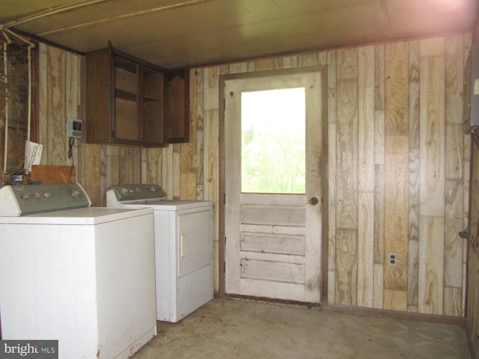 515 Oak Hill Road Gettysburg, PA 17325 - Photo 19 of 32 LAUNDRY ROOM