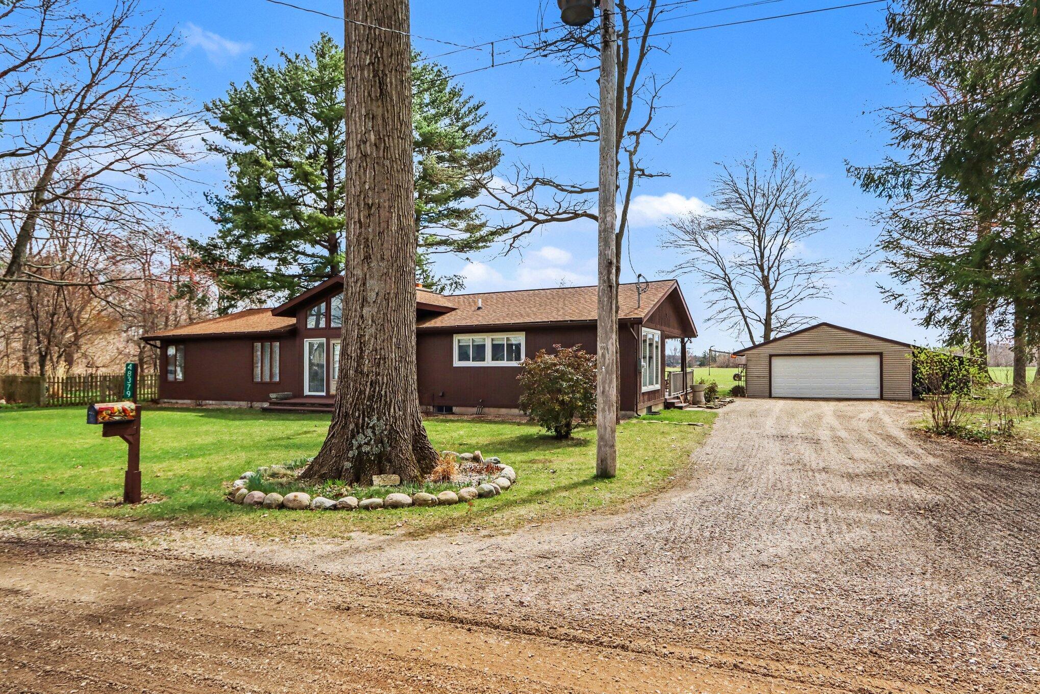 48379 Hill Drive Decatur, MI 49045 - Photo 3 of 41 003_file_2451