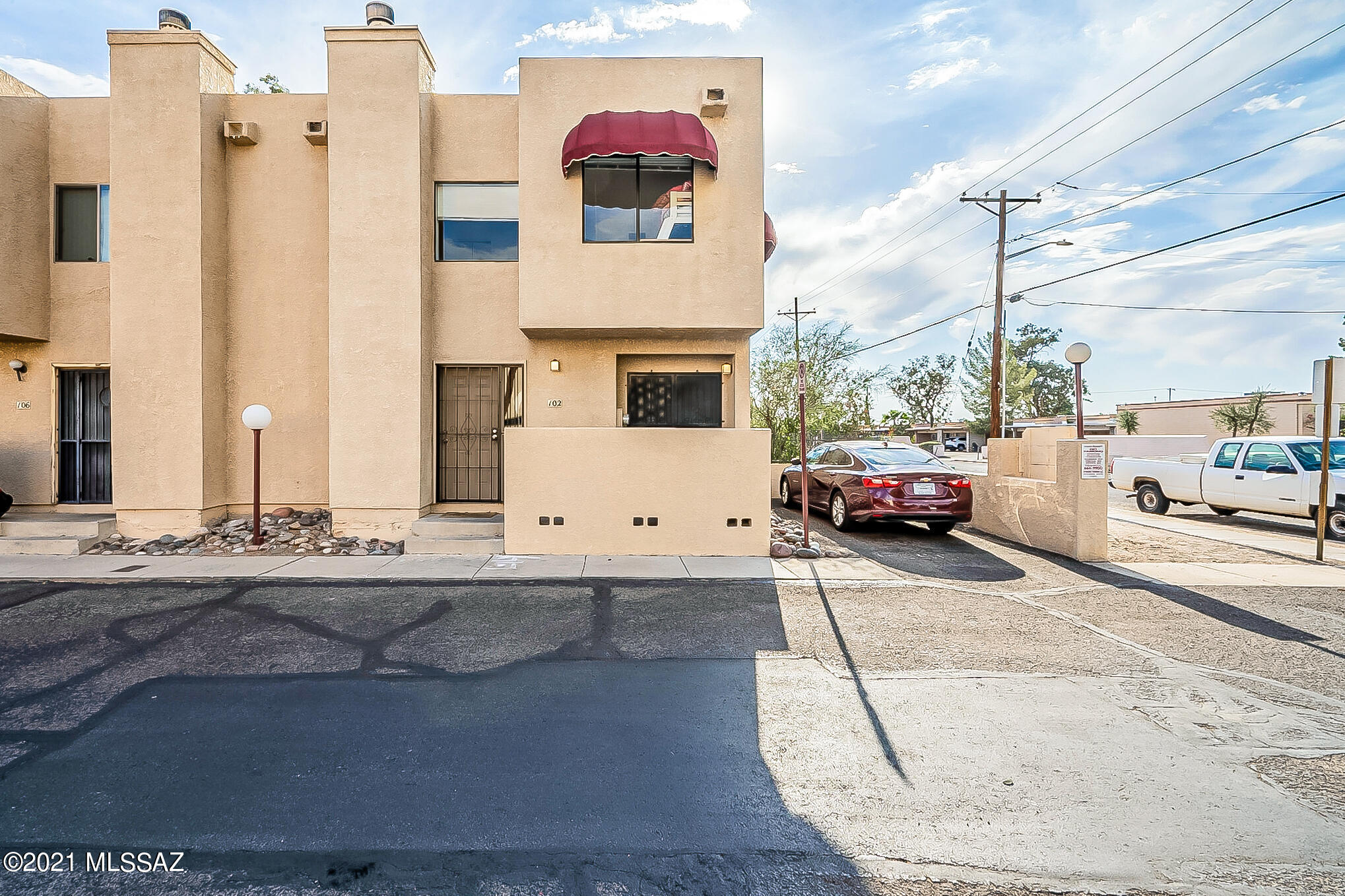 102 East Pastime Road Tucson, AZ 85705 - Photo 1 of 28