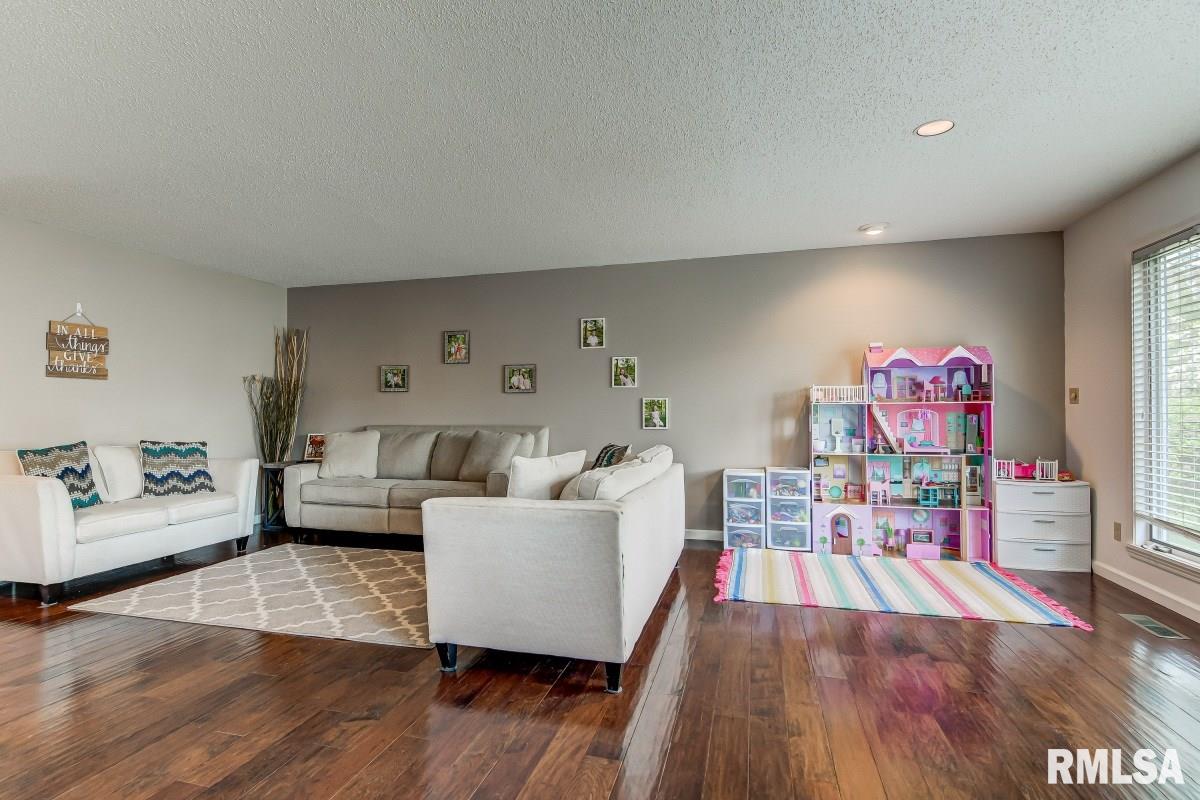 232 Golf Road Springfield, IL 62704 - Photo 6 of 41