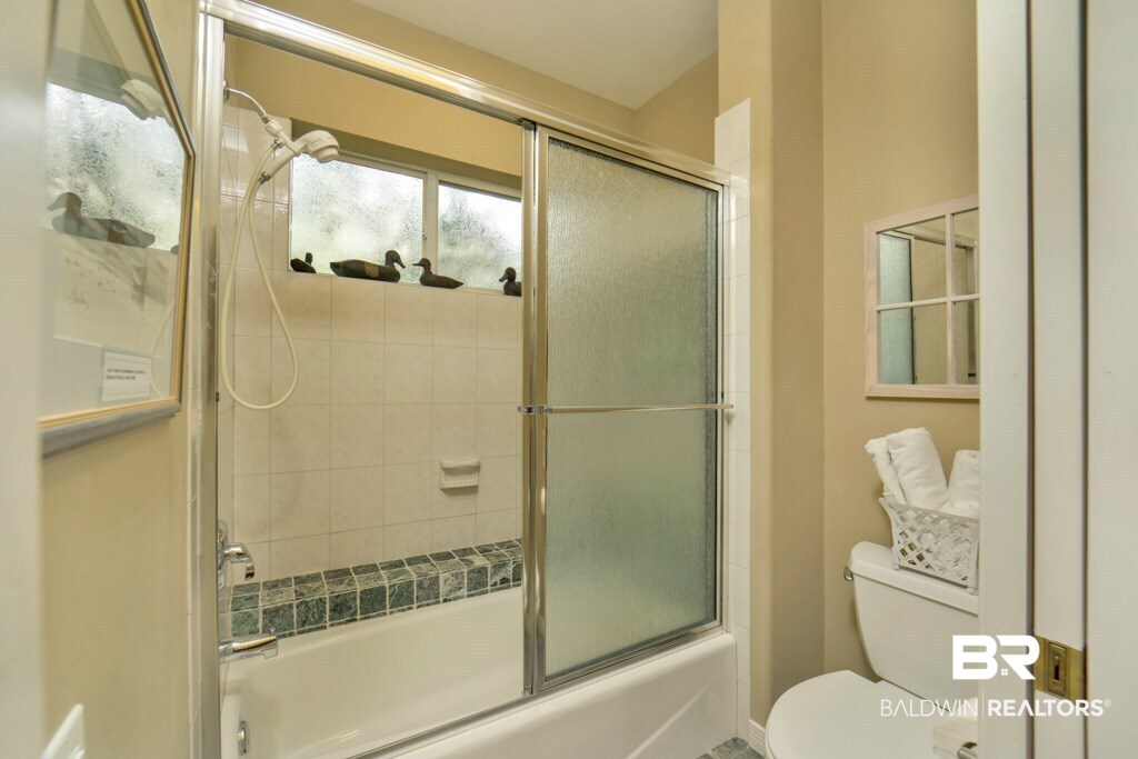 104 Crofton Court Fairhope, AL 36532 - Photo 28 of 40 Separate Toilet-Tub-Showe