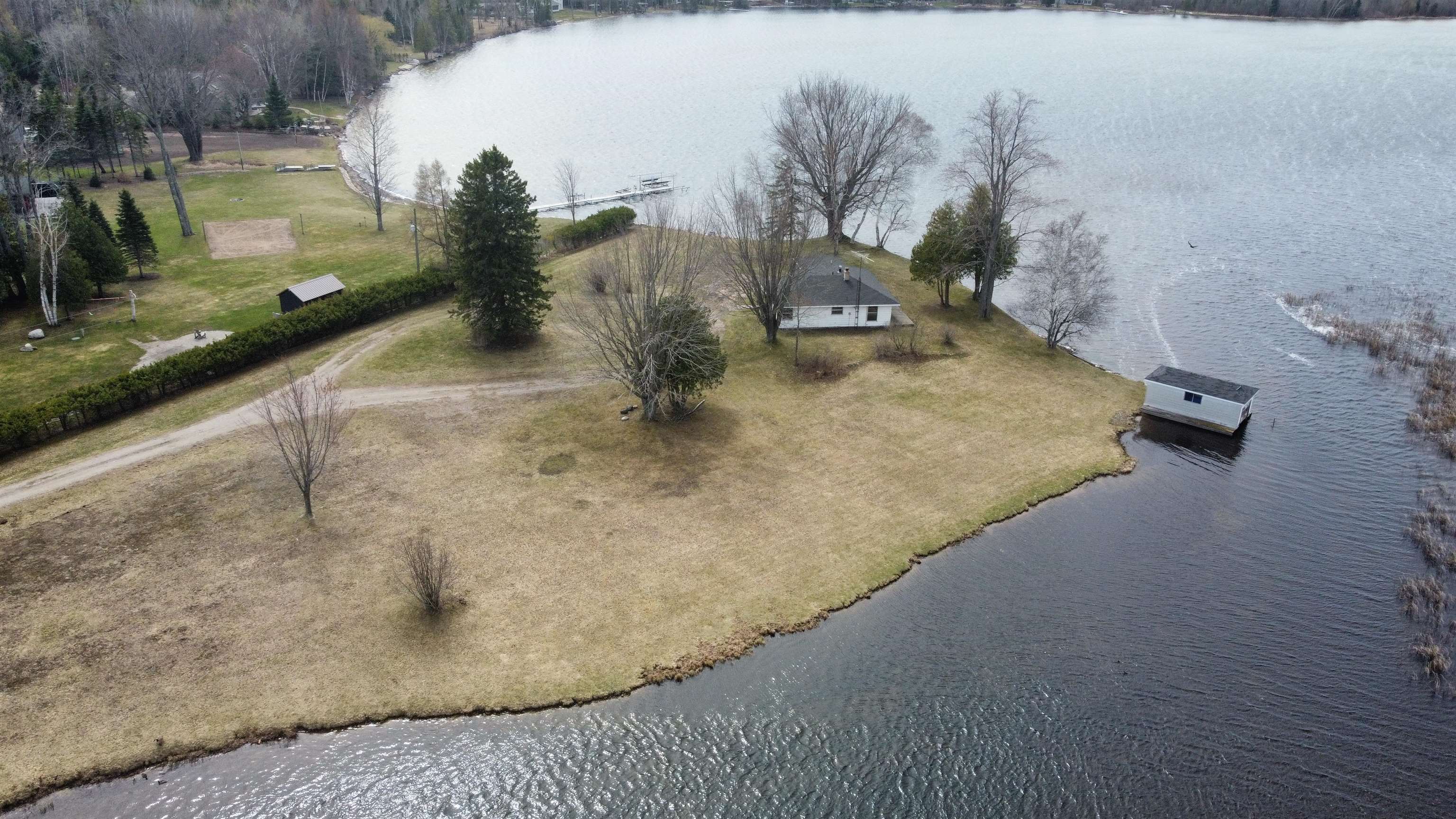 7111 Channel Road Petoskey, MI 49770 - Photo 7 of 41