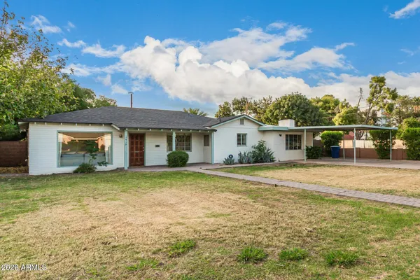 a view of a house with a yard