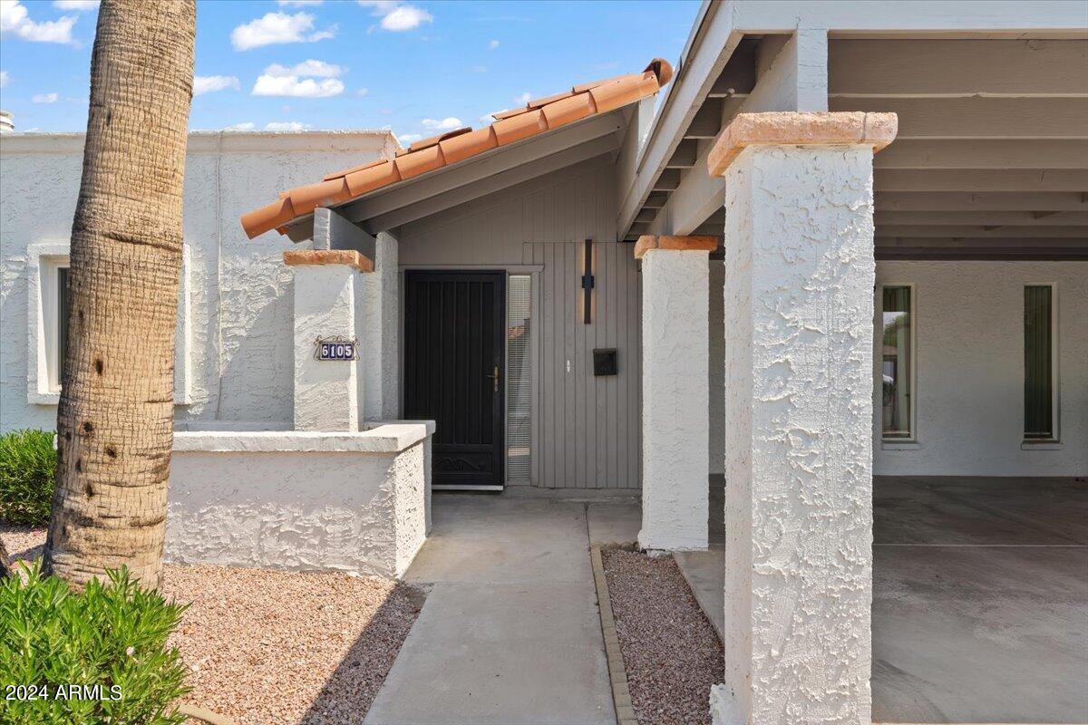 6105 North 12th Way Phoenix, AZ 85014 - Photo 2 of 29 a bathroom with a bathtub and shower
