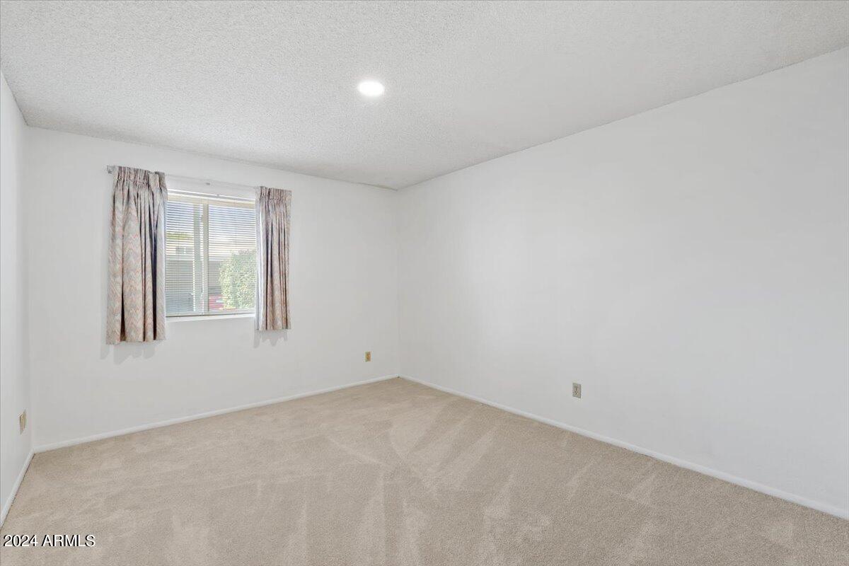 6105 North 12th Way Phoenix, AZ 85014 - Photo 21 of 29 an empty room with windows