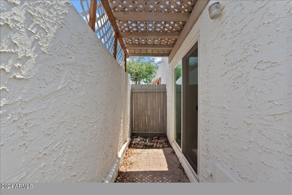 6105 North 12th Way Phoenix, AZ 85014 - Photo 28 of 29 a view of outdoor space