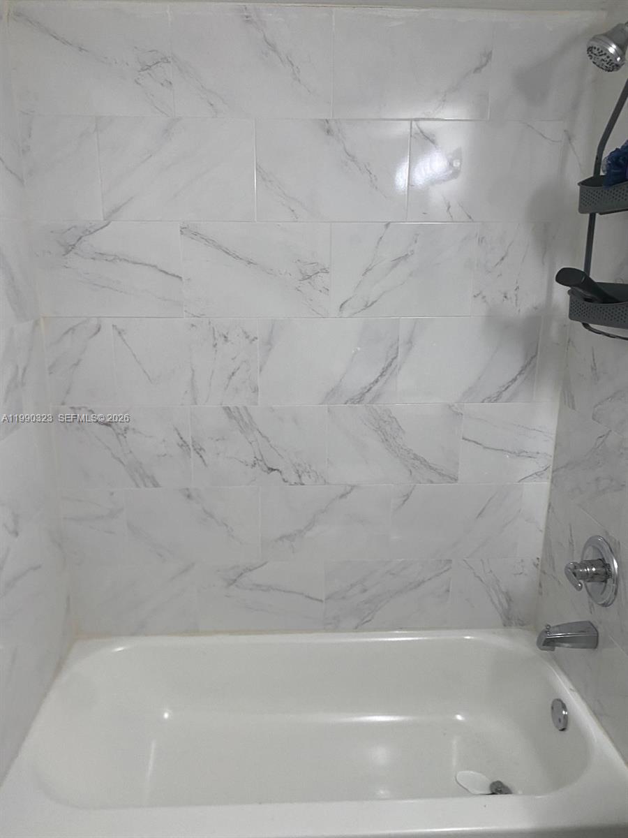 11800 Southwest 18th Street, Unit 1084 Miami, FL 33175 - Photo 21 of 30 a bathroom with a bathtub