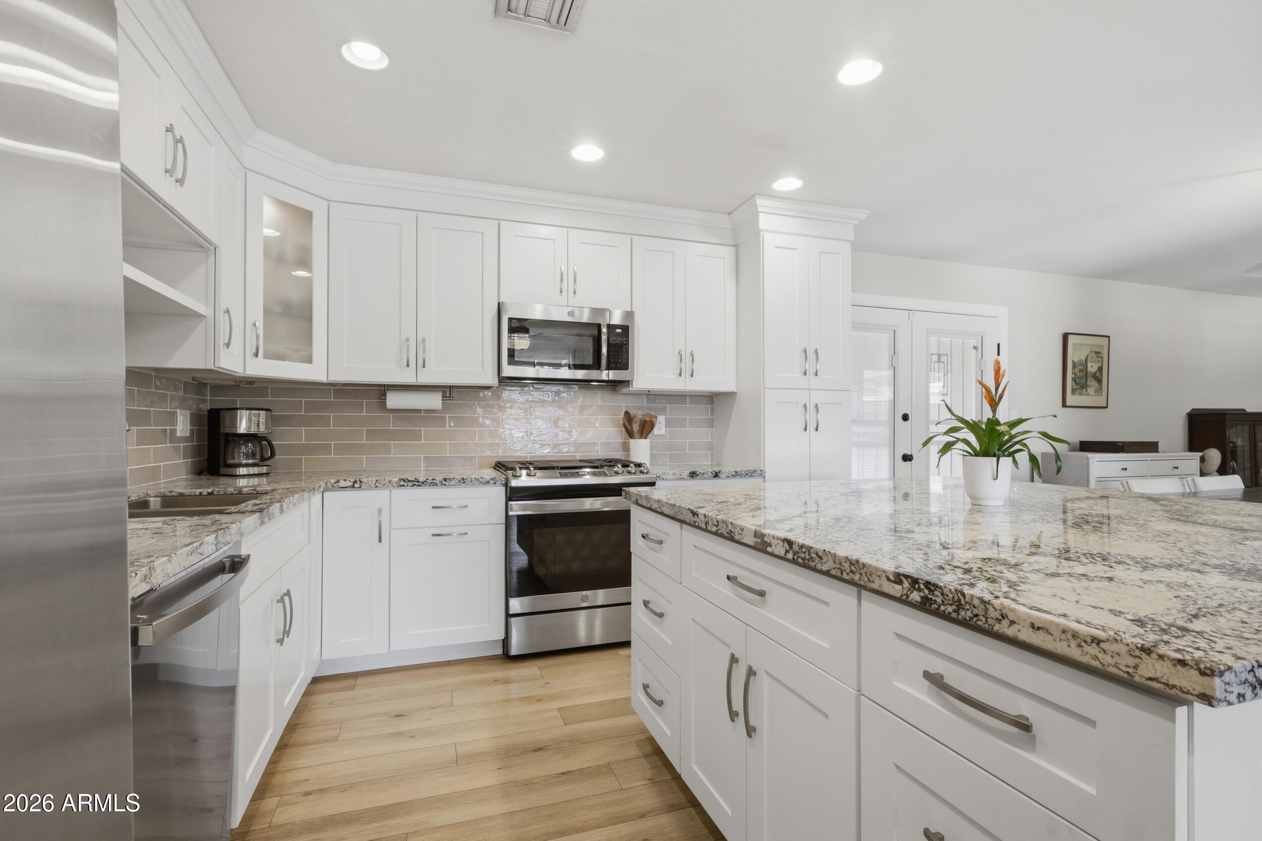 1236 East Del Rio Drive Tempe, AZ 85282 - Photo 5 of 25 Kitchen with large island