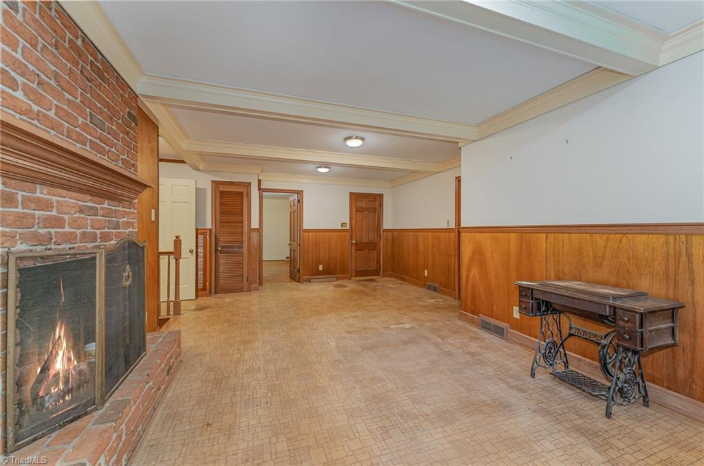 303 Kirk Road Greensboro, NC 27455 - Photo 8 of 26 Greatroom