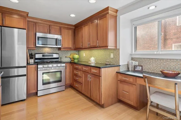 $600,000 | 1020 Warburton Avenue, Unit 5A, Yonkers, NY 10701