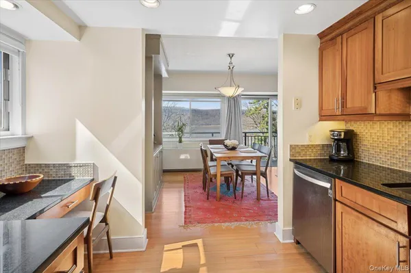 $600,000 | 1020 Warburton Avenue, Unit 5A, Yonkers, NY 10701