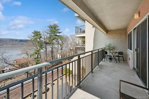 $600,000 | 1020 Warburton Avenue, Unit 5A, Yonkers, NY 10701