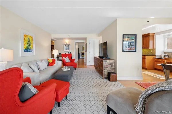 $600,000 | 1020 Warburton Avenue, Unit 5A, Yonkers, NY 10701