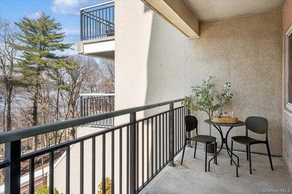 $600,000 | 1020 Warburton Avenue, Unit 5A, Yonkers, NY 10701