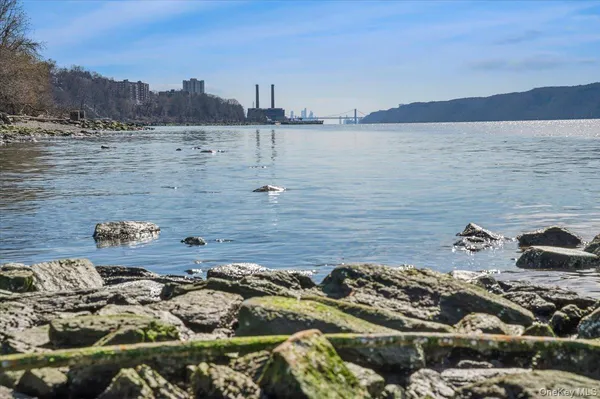 $600,000 | 1020 Warburton Avenue, Unit 5A, Yonkers, NY 10701