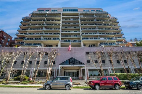 $600,000 | 1020 Warburton Avenue, Unit 5A, Yonkers, NY 10701