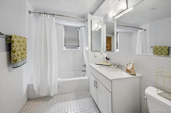 $600,000 | 1020 Warburton Avenue, Unit 5A, Yonkers, NY 10701