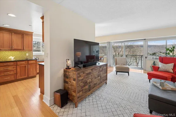 $600,000 | 1020 Warburton Avenue, Unit 5A, Yonkers, NY 10701