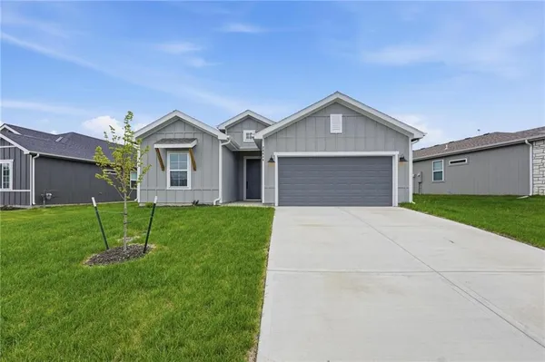 $379,990 | 20644 Skyview Lane, Spring Hill, KS 66083