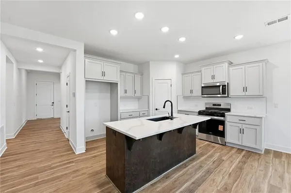 $379,990 | 20644 Skyview Lane, Spring Hill, KS 66083