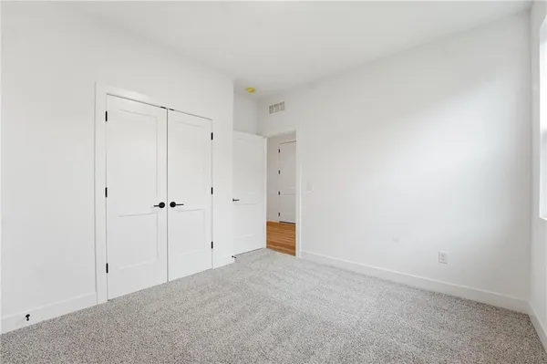 $379,990 | 20644 Skyview Lane, Spring Hill, KS 66083