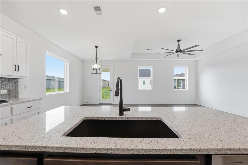 20644 Skyview Lane Spring Hill, KS 66083 - Photo 3 of 36