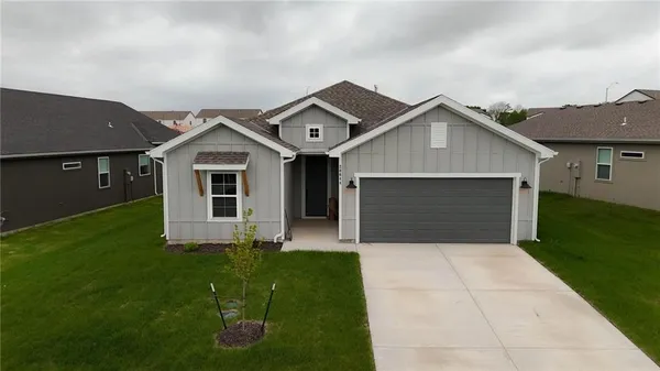 $379,990 | 20644 Skyview Lane, Spring Hill, KS 66083