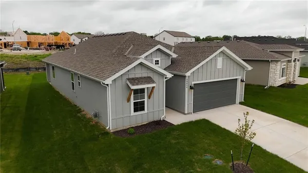 $379,990 | 20644 Skyview Lane, Spring Hill, KS 66083