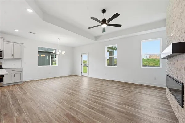 $379,990 | 20644 Skyview Lane, Spring Hill, KS 66083