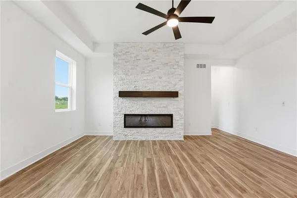 $379,990 | 20644 Skyview Lane, Spring Hill, KS 66083