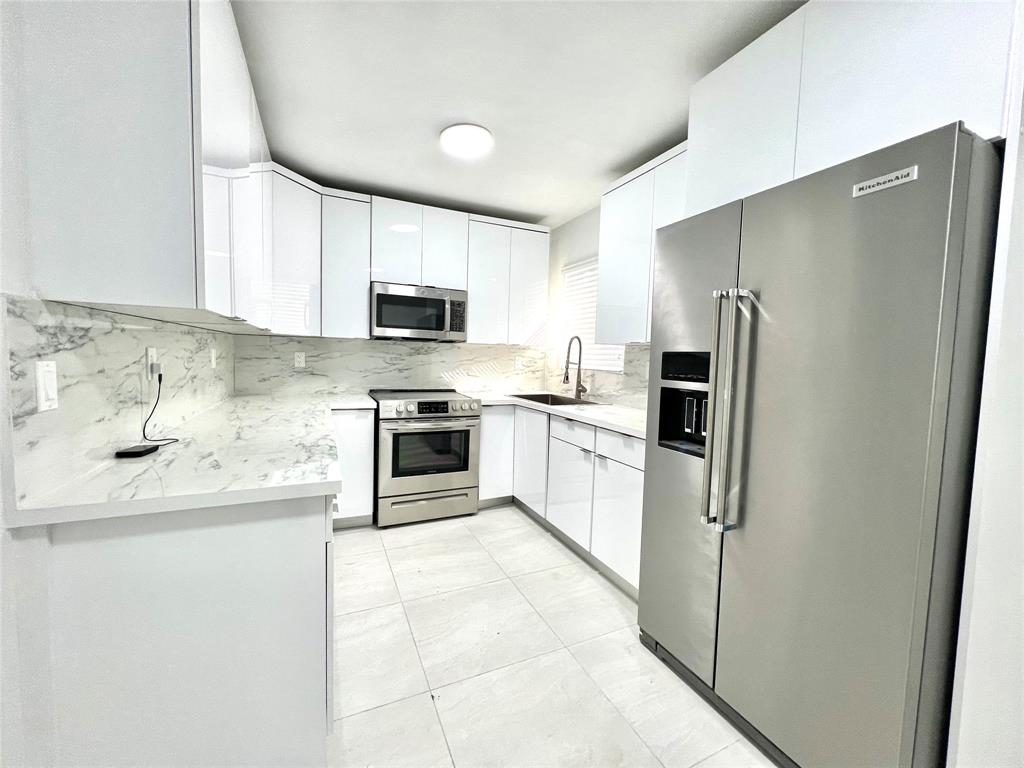 10730 Southwest 149th Terrace Miami, FL 33176 - Photo 4 of 7