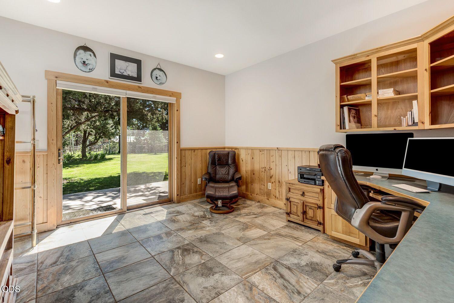 64464 Collins Road Bend, OR 97703 - Photo 27 of 58 Gallery Image 27