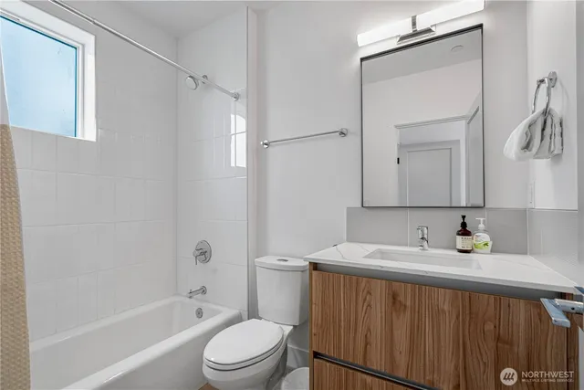 $938,000 | 1300 East Remington Court, Unit B, Seattle, WA 98122