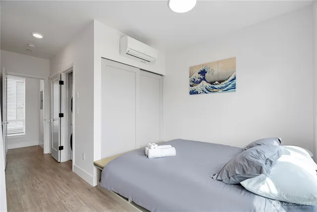 $938,000 | 1300 East Remington Court, Unit B, Seattle, WA 98122