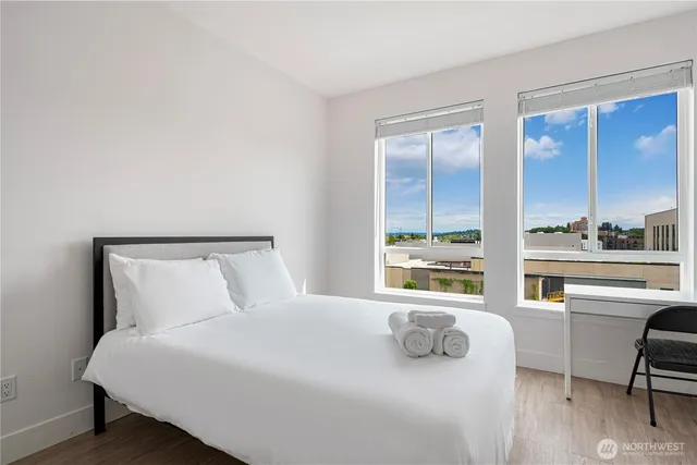 $938,000 | 1300 East Remington Court, Unit B, Seattle, WA 98122