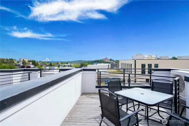 $938,000 | 1300 East Remington Court, Unit B, Seattle, WA 98122