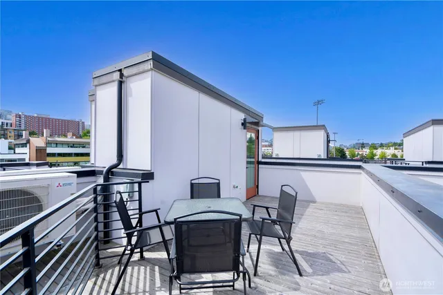 $938,000 | 1300 East Remington Court, Unit B, Seattle, WA 98122