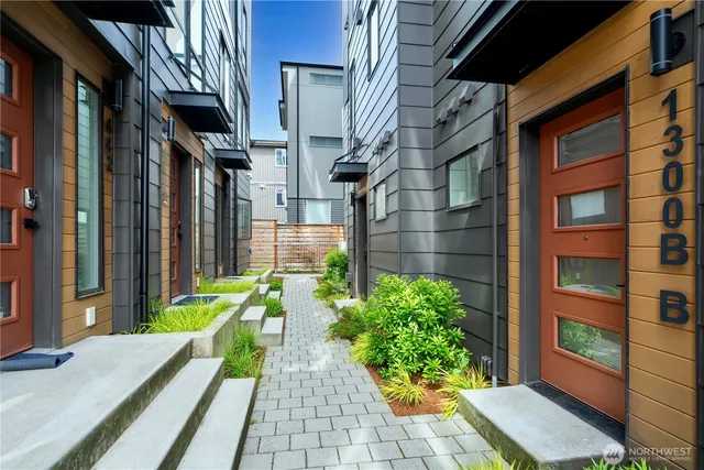 $938,000 | 1300 East Remington Court, Unit B, Seattle, WA 98122