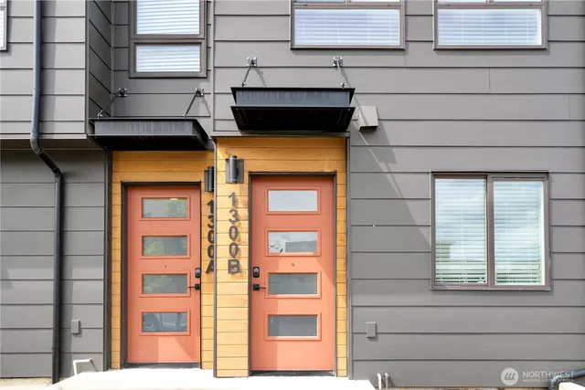 $938,000 | 1300 East Remington Court, Unit B, Seattle, WA 98122