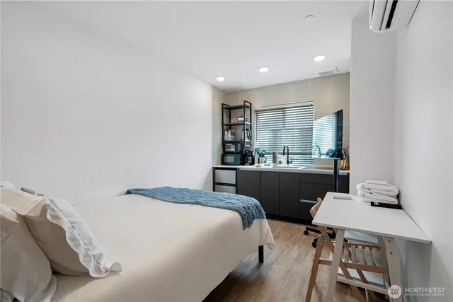 $938,000 | 1300 East Remington Court, Unit B, Seattle, WA 98122