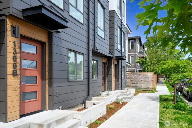 $938,000 | 1300 East Remington Court, Unit B, Seattle, WA 98122