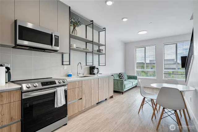 $938,000 | 1300 East Remington Court, Unit B, Seattle, WA 98122