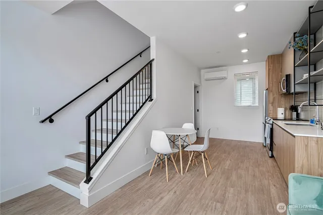 $938,000 | 1300 East Remington Court, Unit B, Seattle, WA 98122