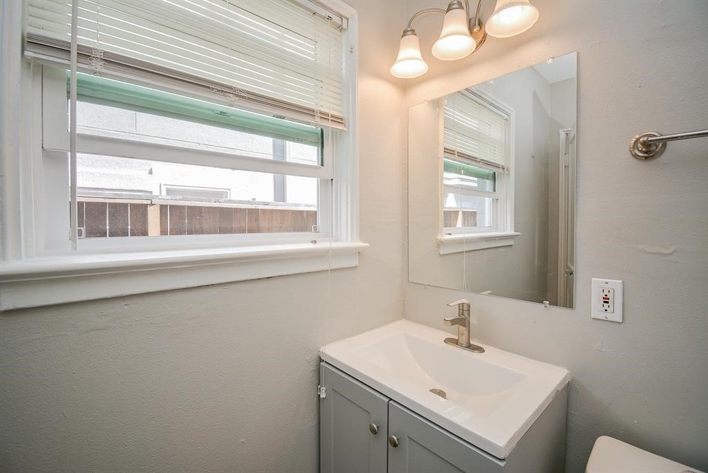 2718 Wroxton Road, Unit 1 West University Place, TX 77005 - Photo 30 of 32