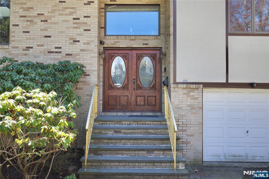 442 Marlboro Road Englewood, NJ 07631 - Photo 2 of 31