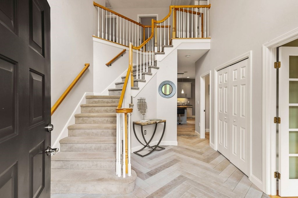 7 Wadsworth Way Sharon, MA 02067 - Photo 3 of 42 a view of entryway