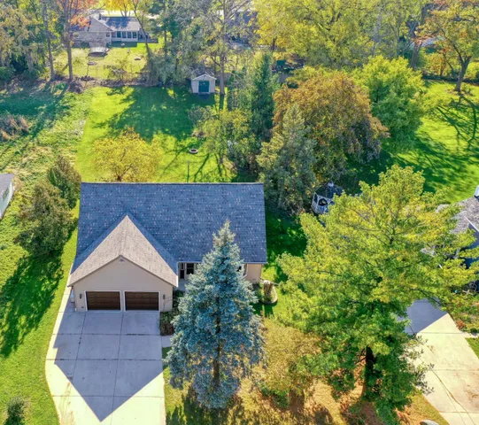 $575,000 | 813 East High Street, Oconomowoc, WI 53066